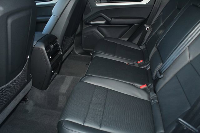 Certified 2025 Porsche Cayenne Base image 24