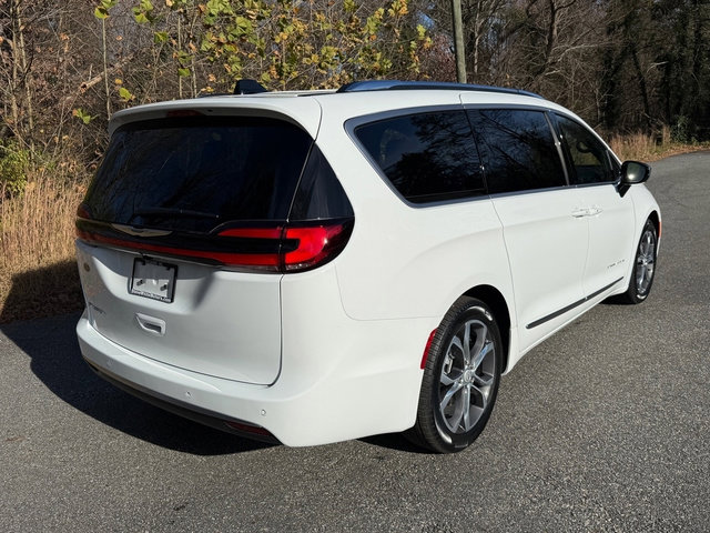 New 2026 Chrysler Pacifica Pinnacle image 7