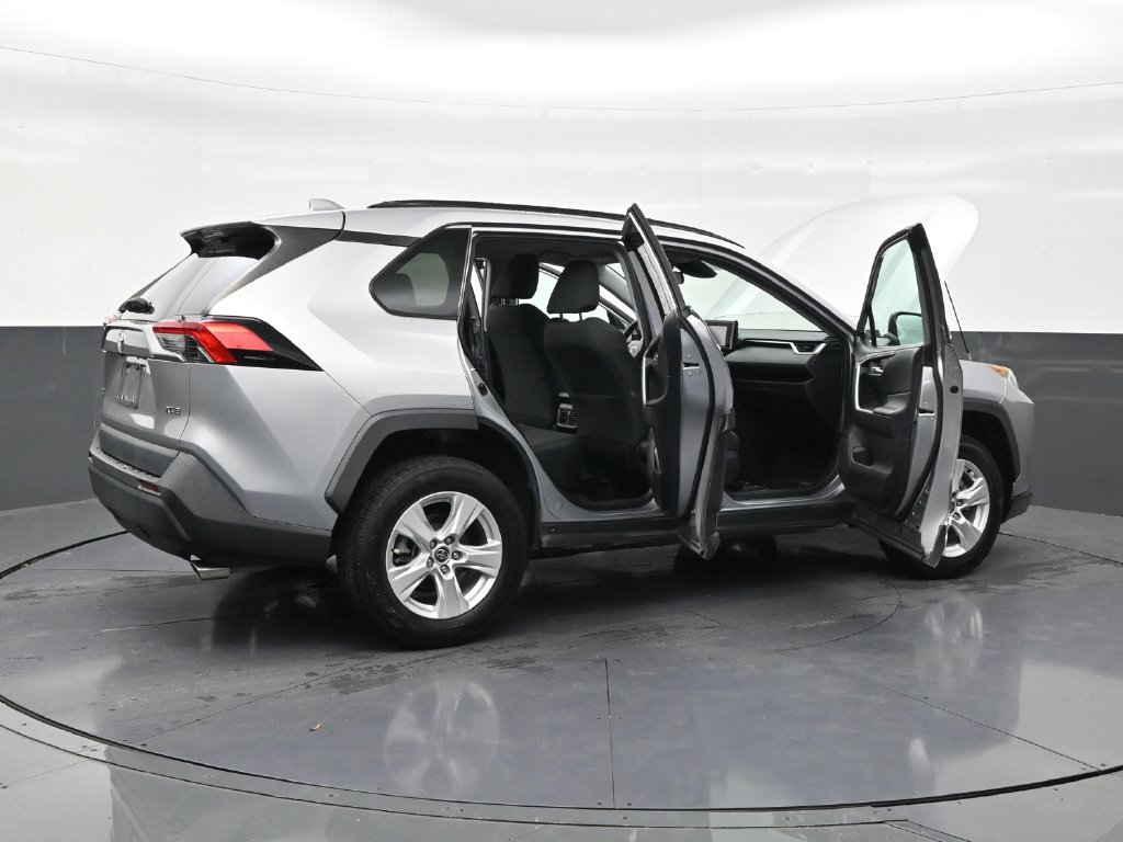 Used 2021 Toyota RAV4 XLE w/ Convenience Package FWD image 27