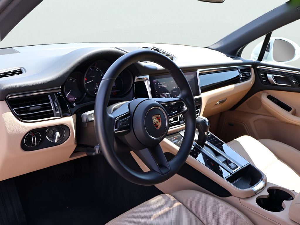 Certified 2024 Porsche Macan w/ Premium Plus Package AWD/4WD image 4