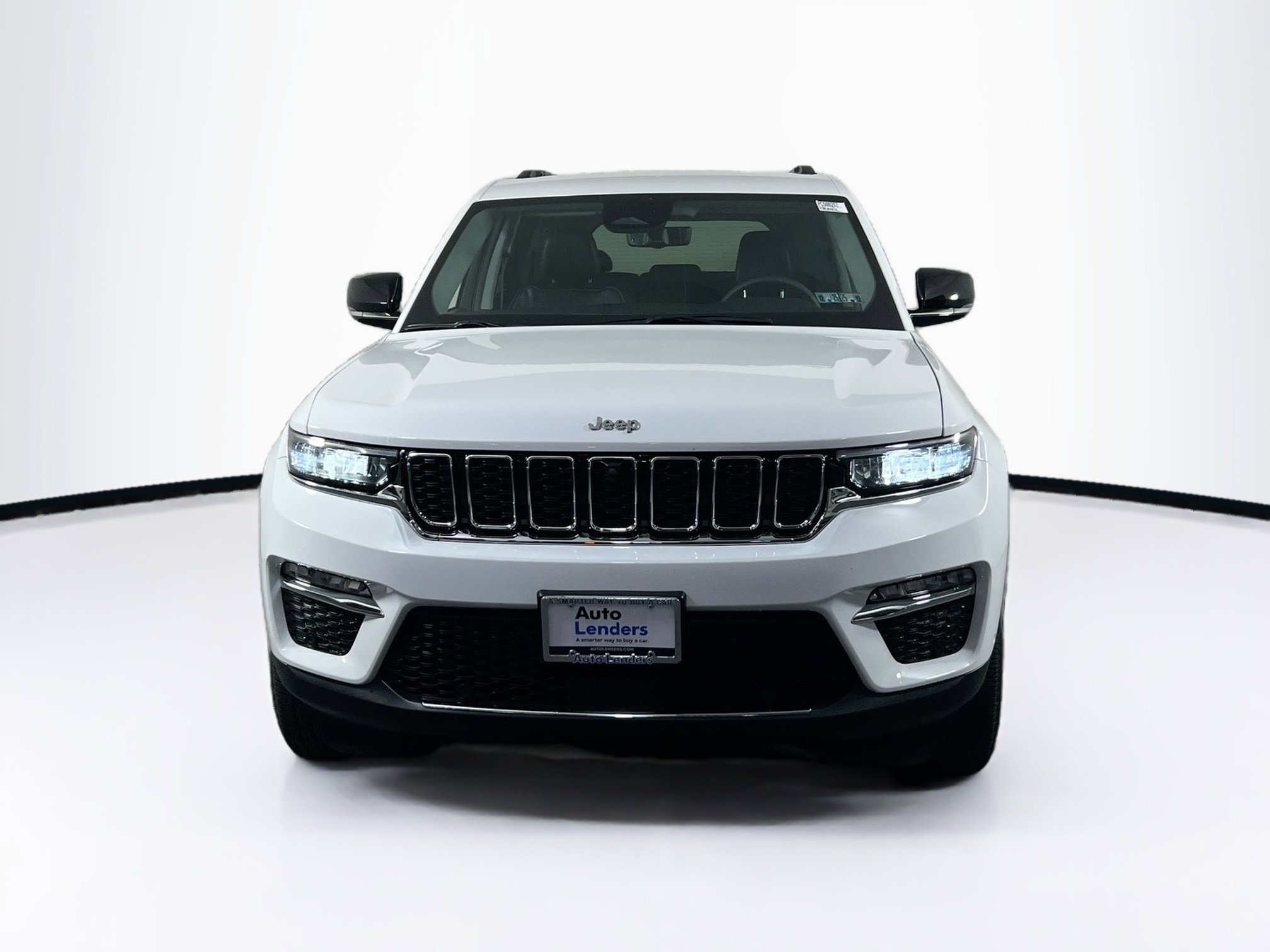 Used 2023 Jeep Grand Cherokee Limited w/ Luxury Tech Group II image 2