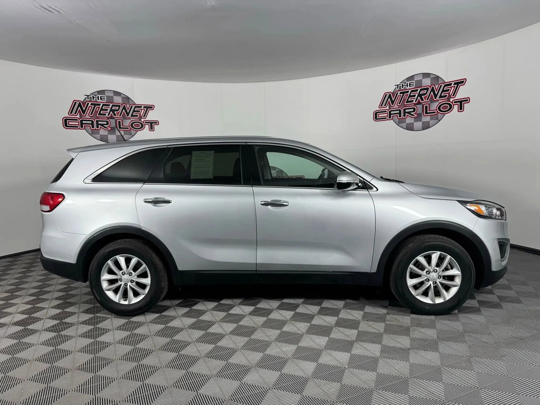 Used 2018 Kia Sorento L image 8