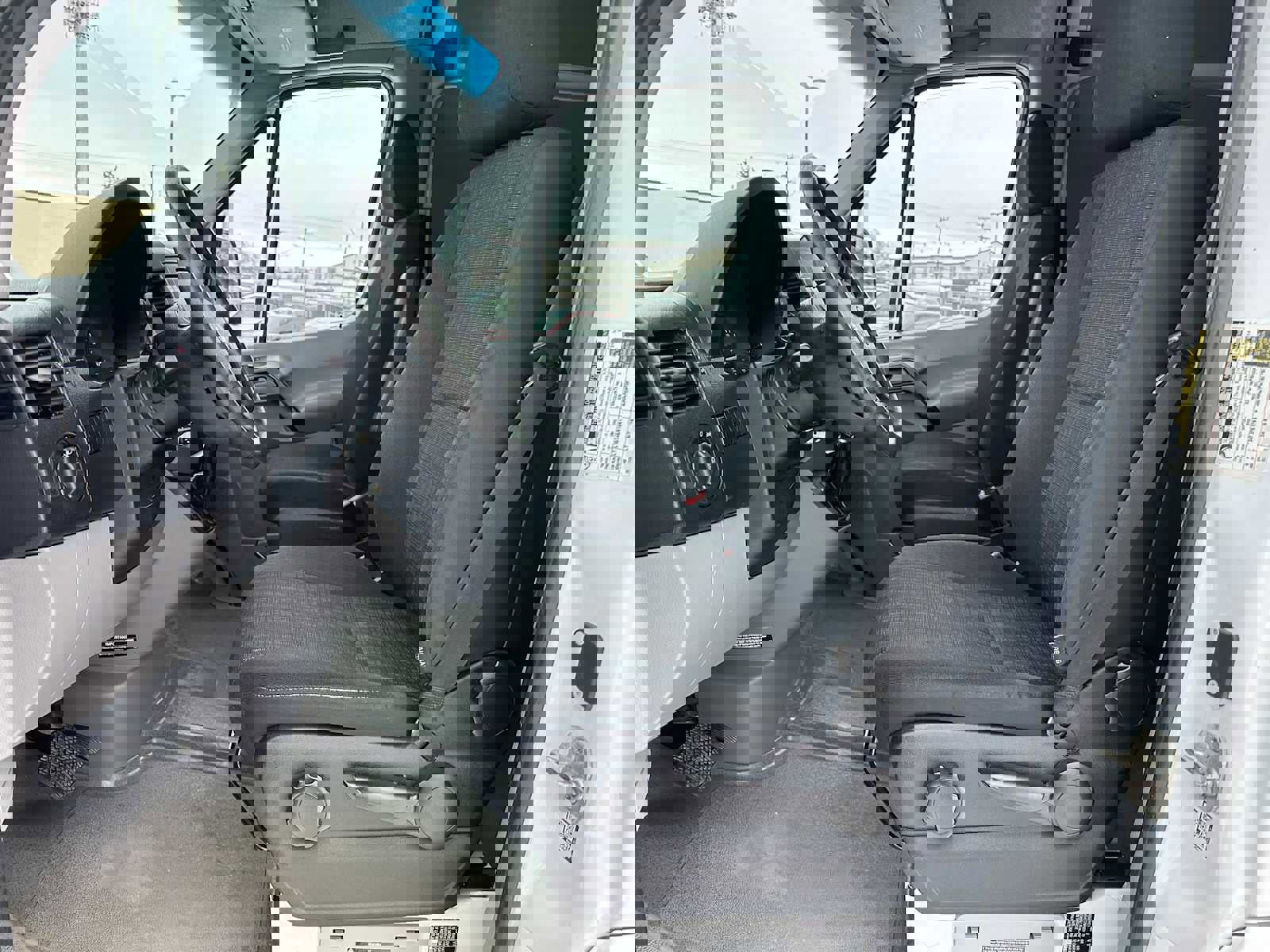 Used 2016 Freightliner Sprinter 2500 image 21