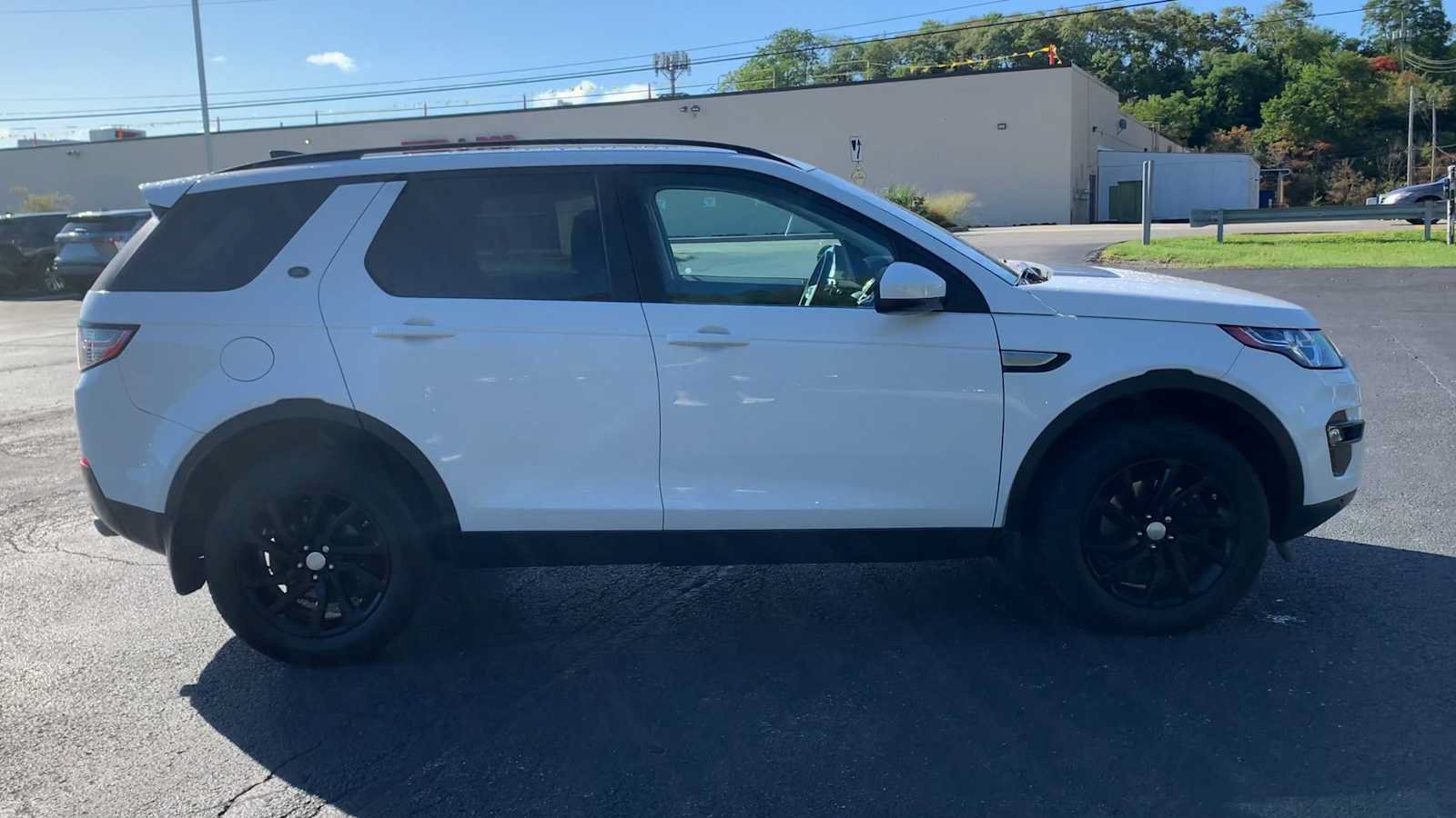 Used 2017 Land Rover Discovery Sport HSE AWD/4WD image 9