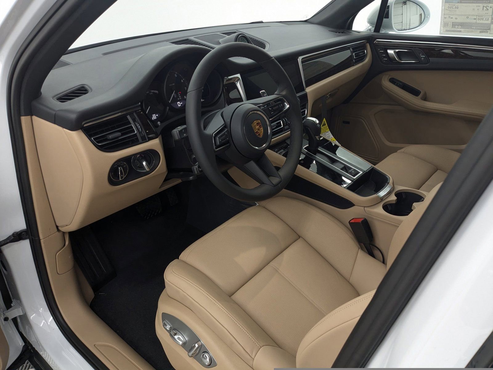 New 2026 Porsche Macan image 4