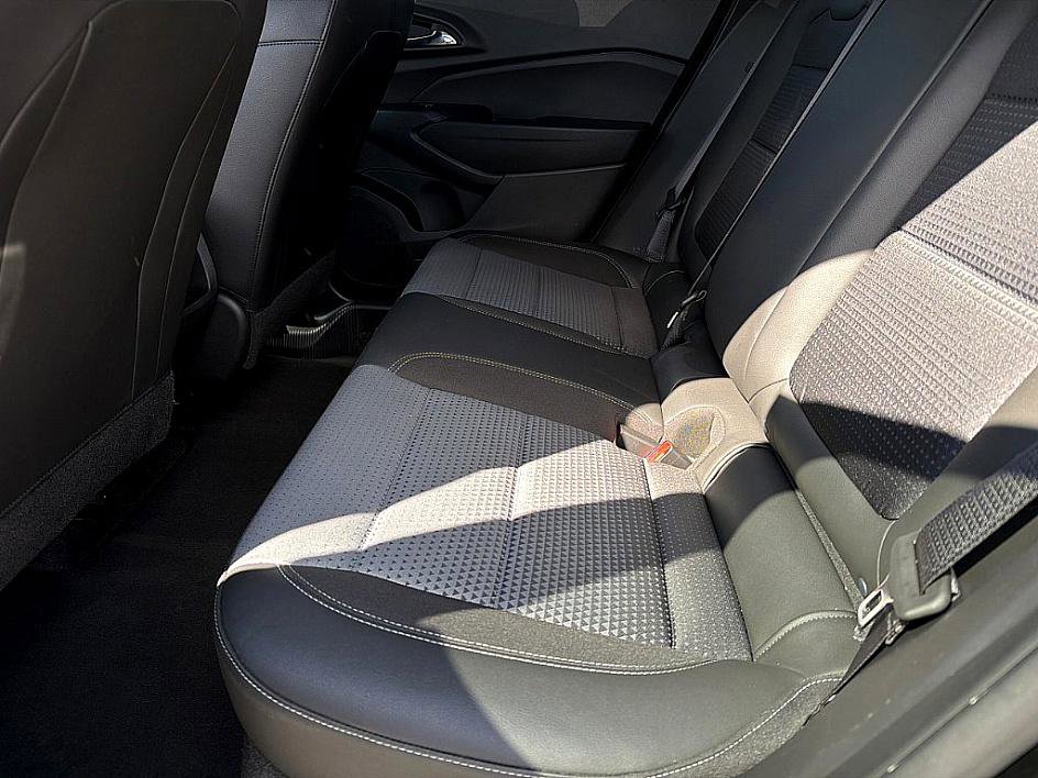 Used 2025 Chevrolet Trax LT image 7