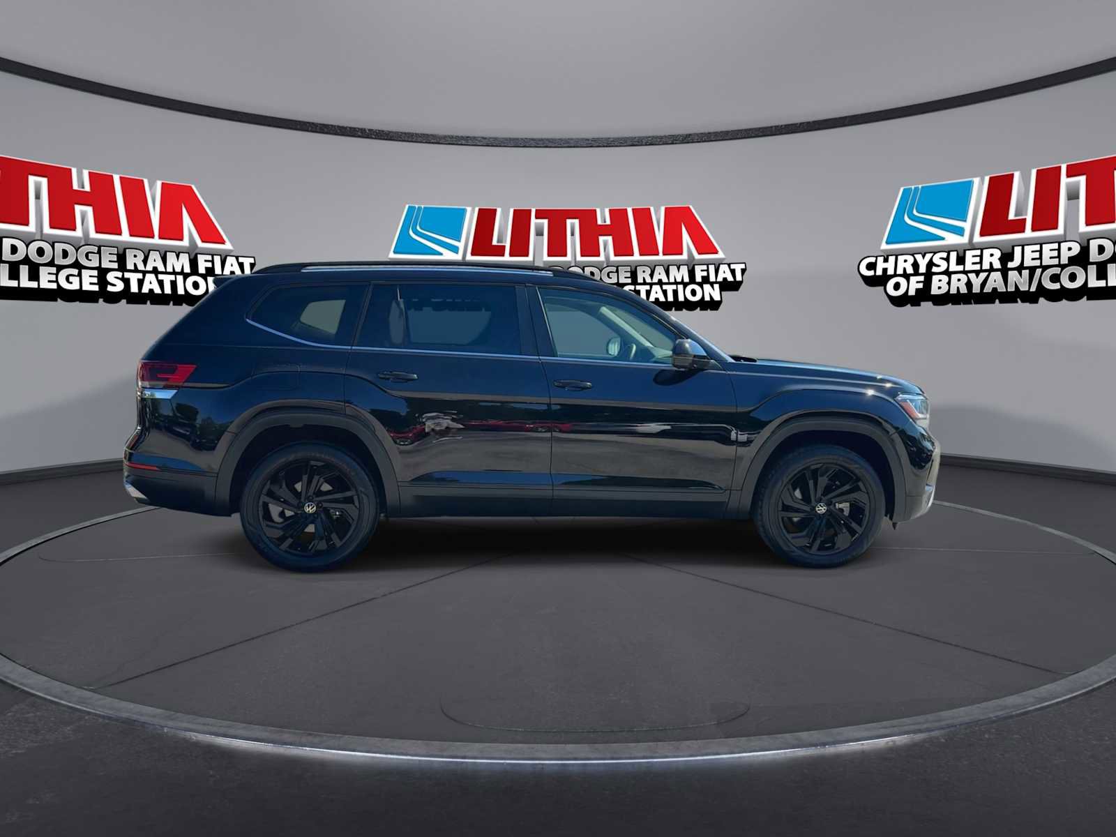 Used 2022 Volkswagen Atlas SE w/ Black Wheel Package FWD image 9