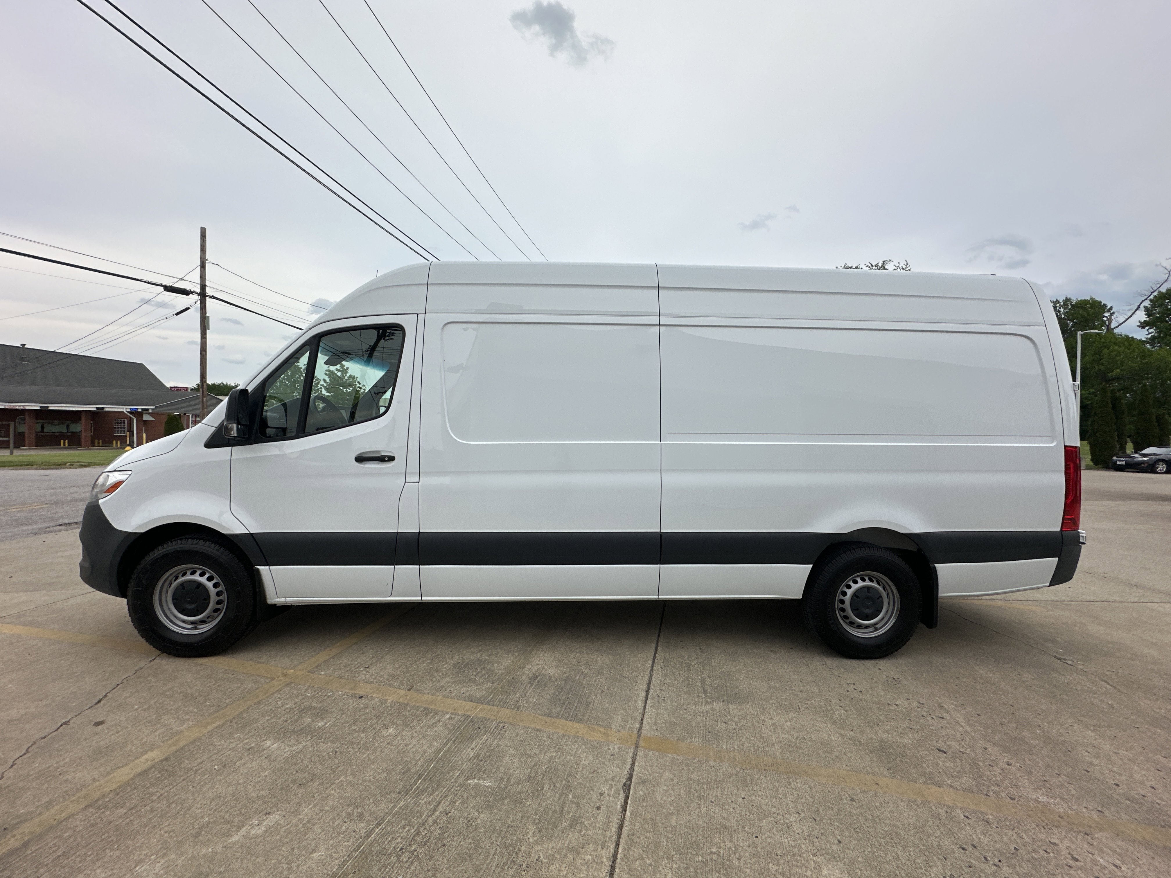Used 2023 Mercedes-Benz Sprinter 2500 image 4