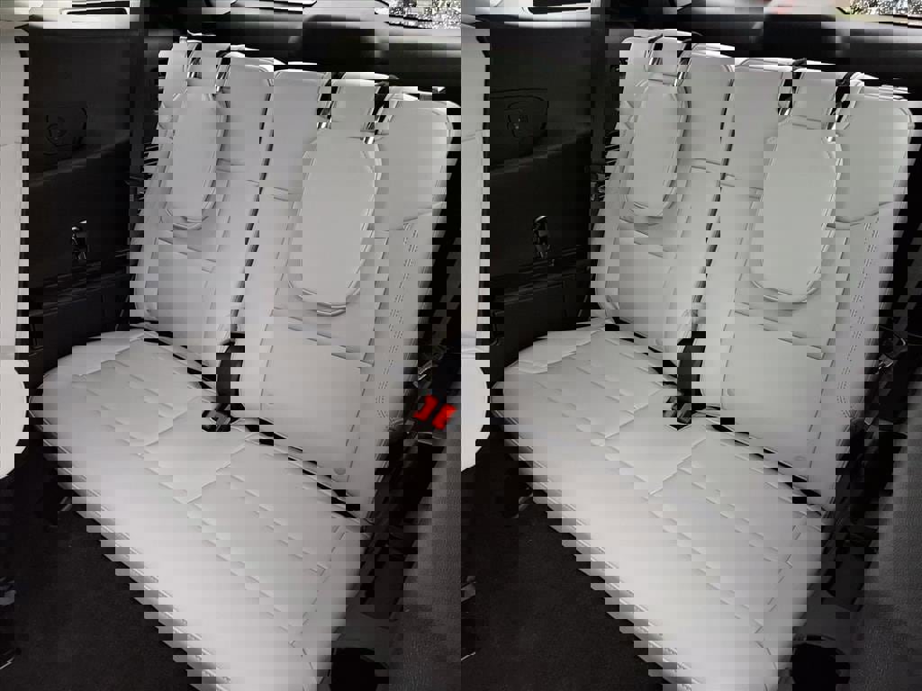 Certified 2025 Ford Explorer Platinum w/ Ultimate Package image 14