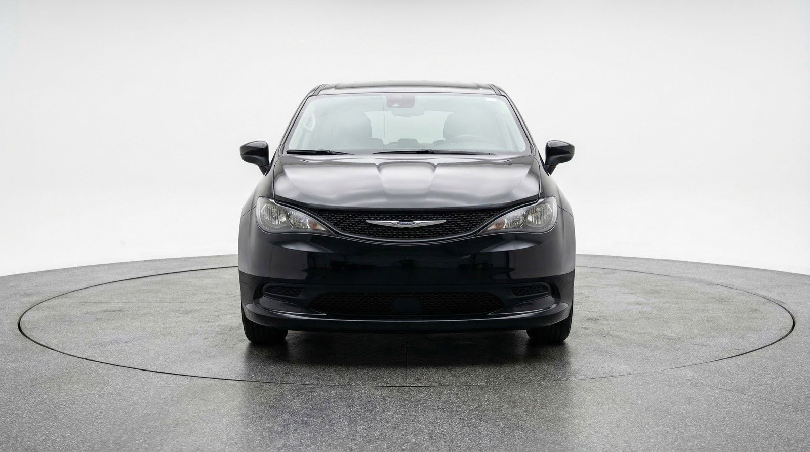 Used 2024 Chrysler Voyager LX image 2