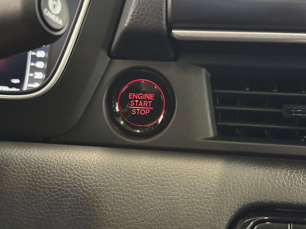 Used 2025 Honda Pilot Black Edition image 28