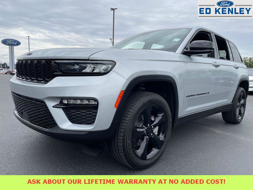 Used 2025 Jeep Grand Cherokee Limited w/ Black Appearance Package