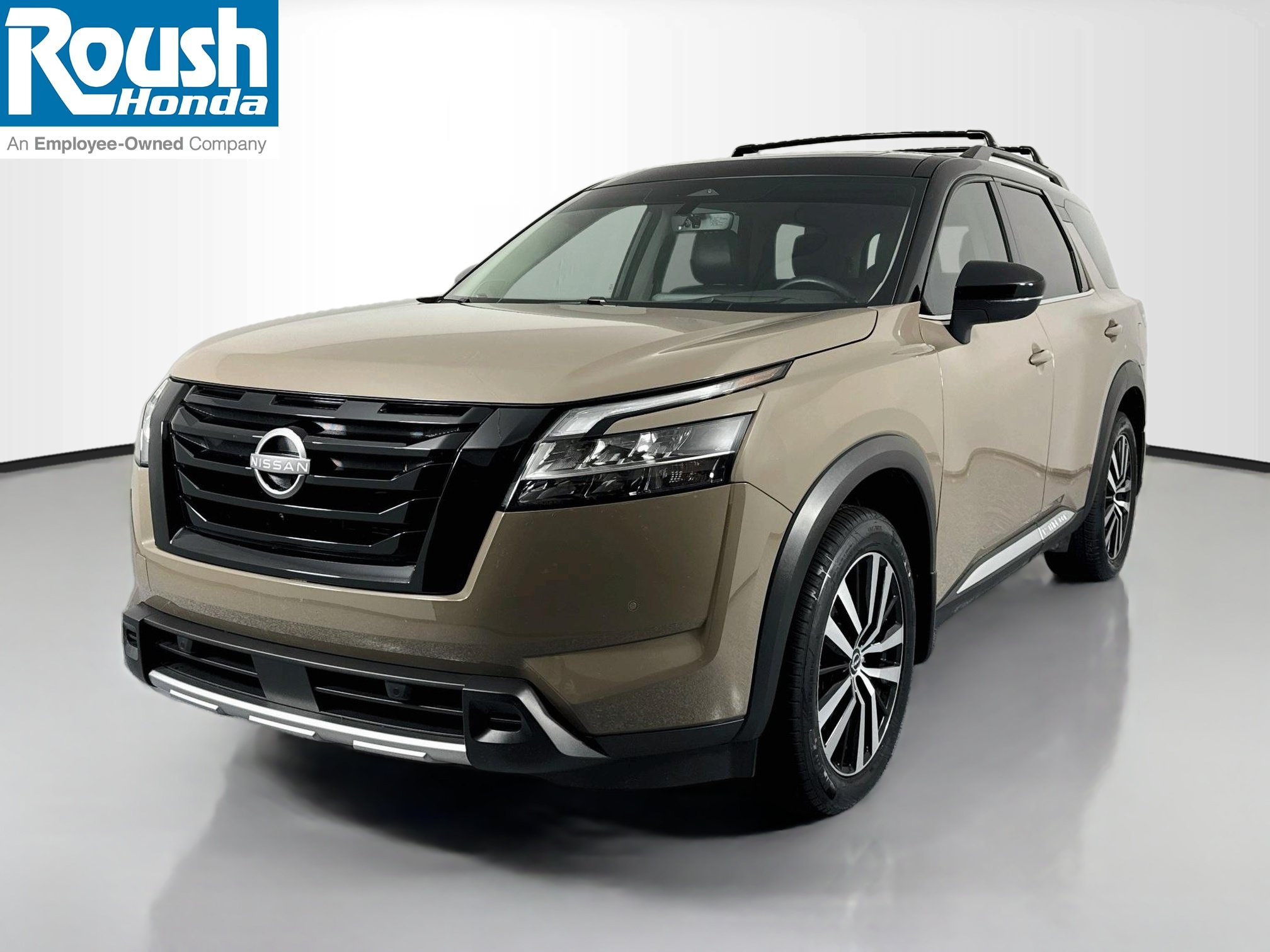 Used 2024 Nissan Pathfinder Platinum w/ Black Appearance Package AWD/4WD video 1