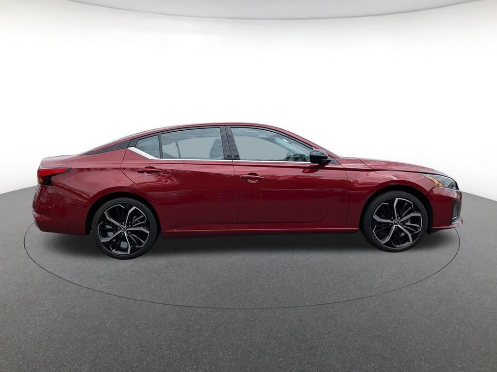 Used 2025 Nissan Altima 2.5 SR w/ SR Premium Package FWD image 4