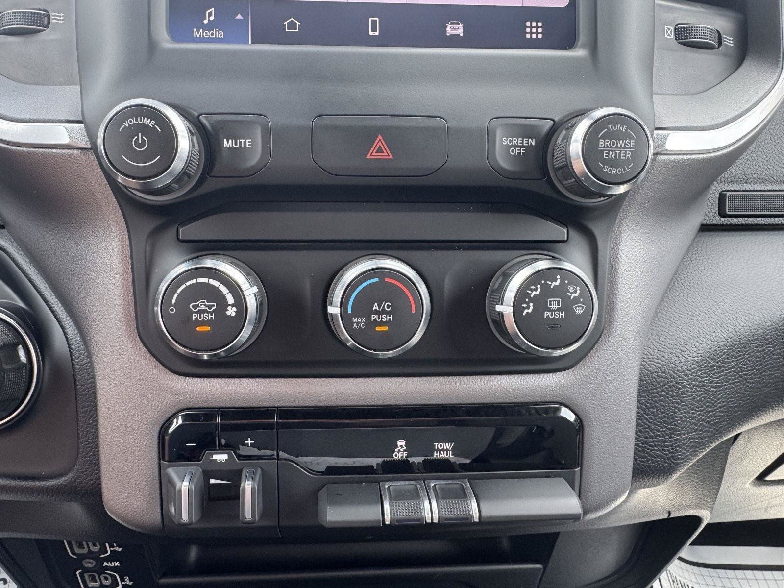 Used 2024 RAM 2500 Big Horn AWD/4WD image 21