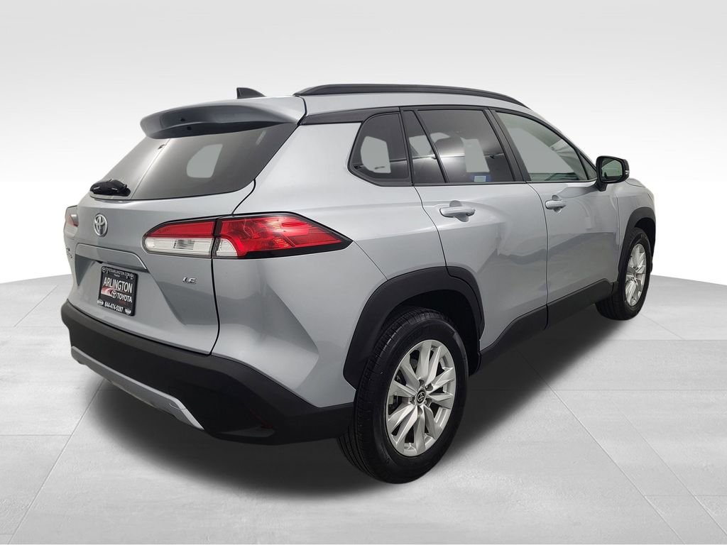 Used 2025 Toyota Corolla Cross LE image 5