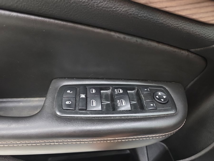 Used 2015 Chrysler 200 C w/ Navigation & Sound Group I image 27