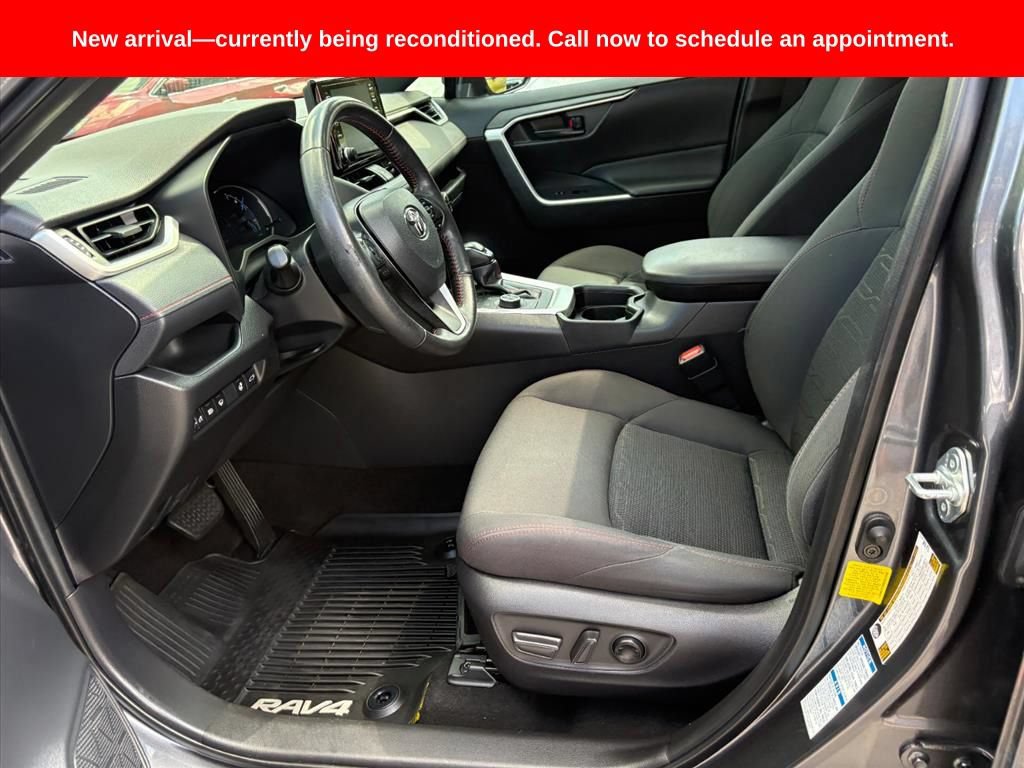 Used 2021 Toyota RAV4 SE w/ Weather & Moonroof Package AWD/4WD image 17
