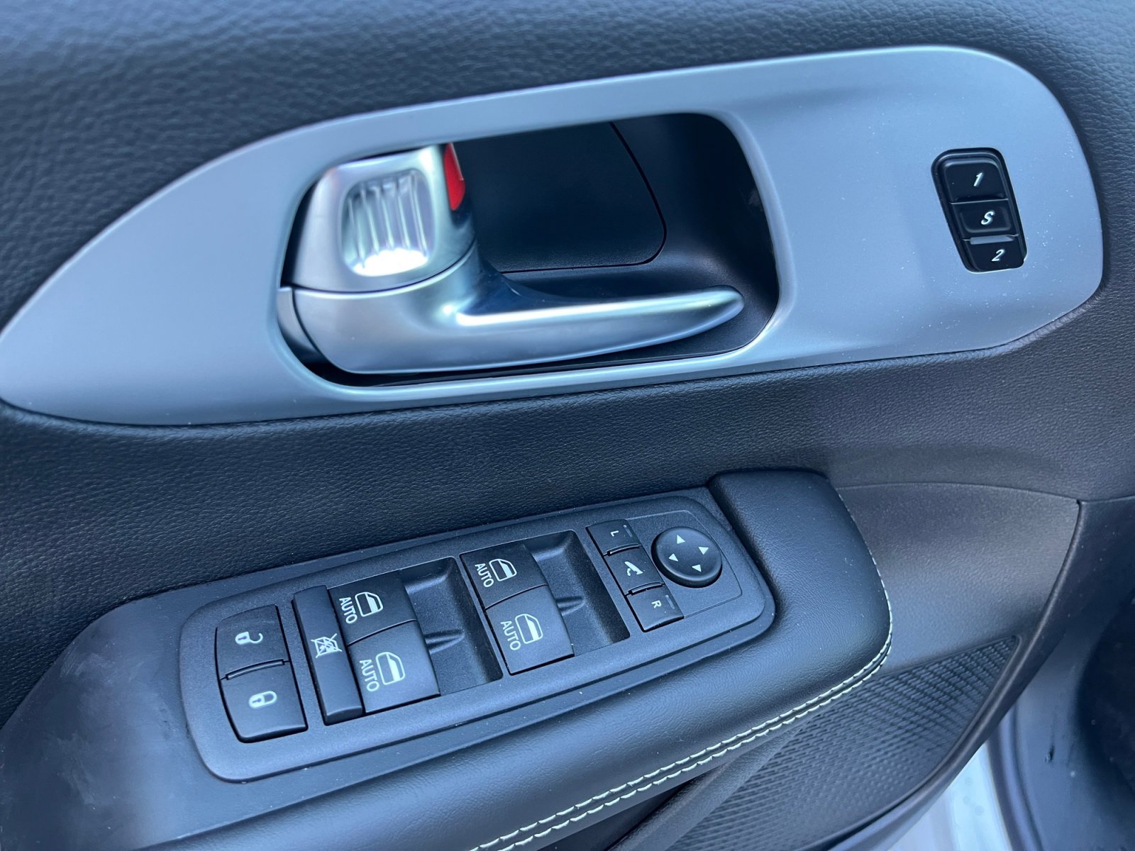 New 2026 Chrysler Pacifica Limited w/ S Appearance Package image 14