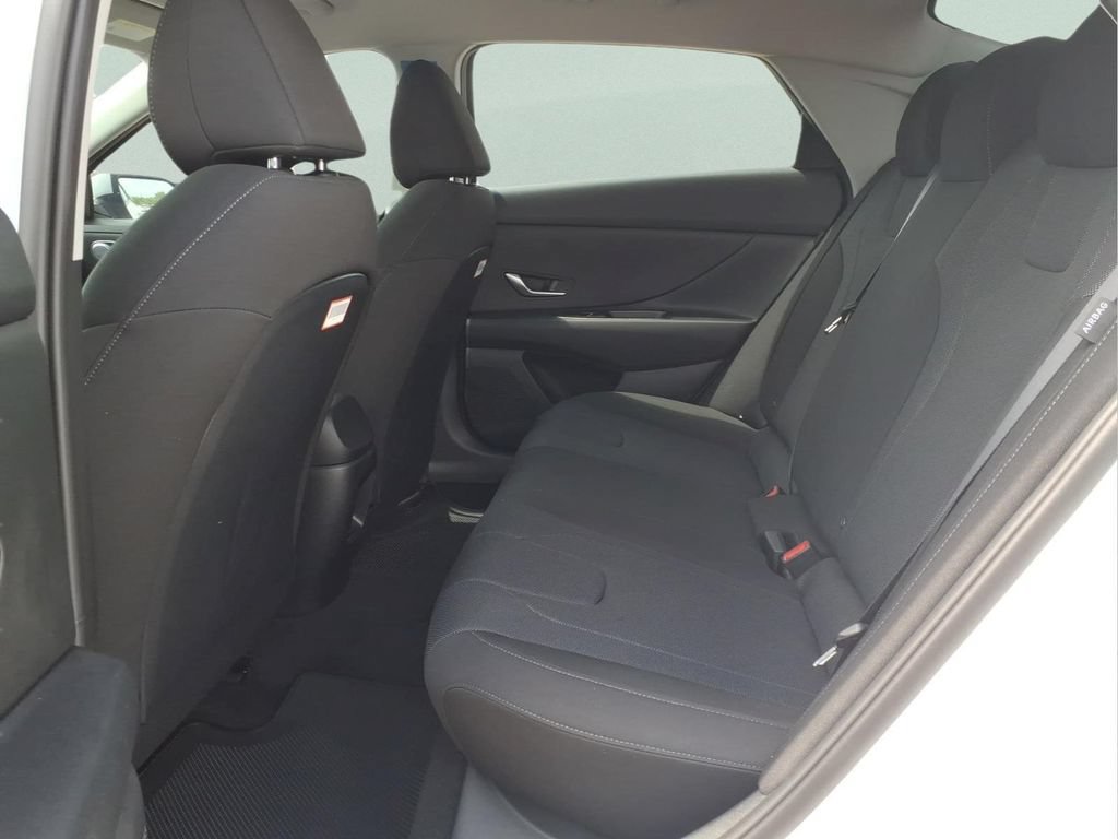 Used 2026 Hyundai Elantra SE FWD image 14
