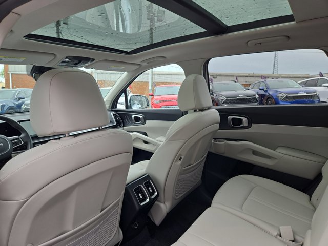 Certified 2025 Kia Sorento S w/ Panoramic Sunroof Package FWD image 15