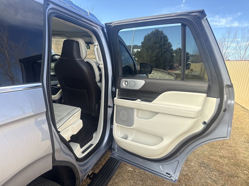 Certified 2024 Lincoln Navigator Black Label image 23