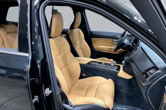 Certified 2024 Volvo XC90 B6 Ultimate w/ Protection Package Premier image 10