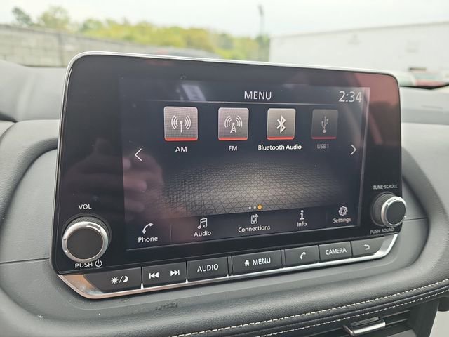 Used 2025 Nissan Rogue SV image 24