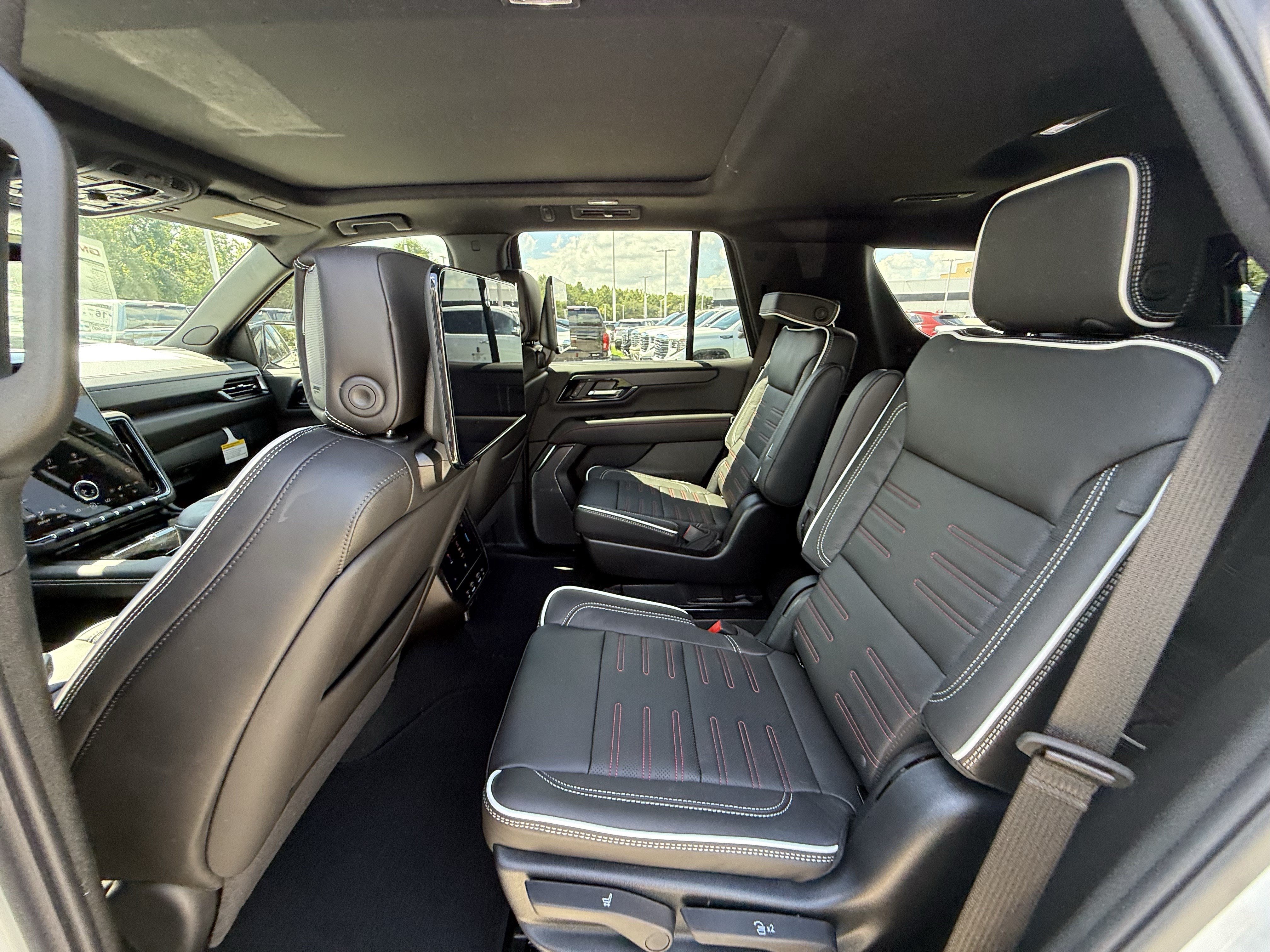New 2026 GMC Yukon AT4 Ultimate AWD/4WD image 17