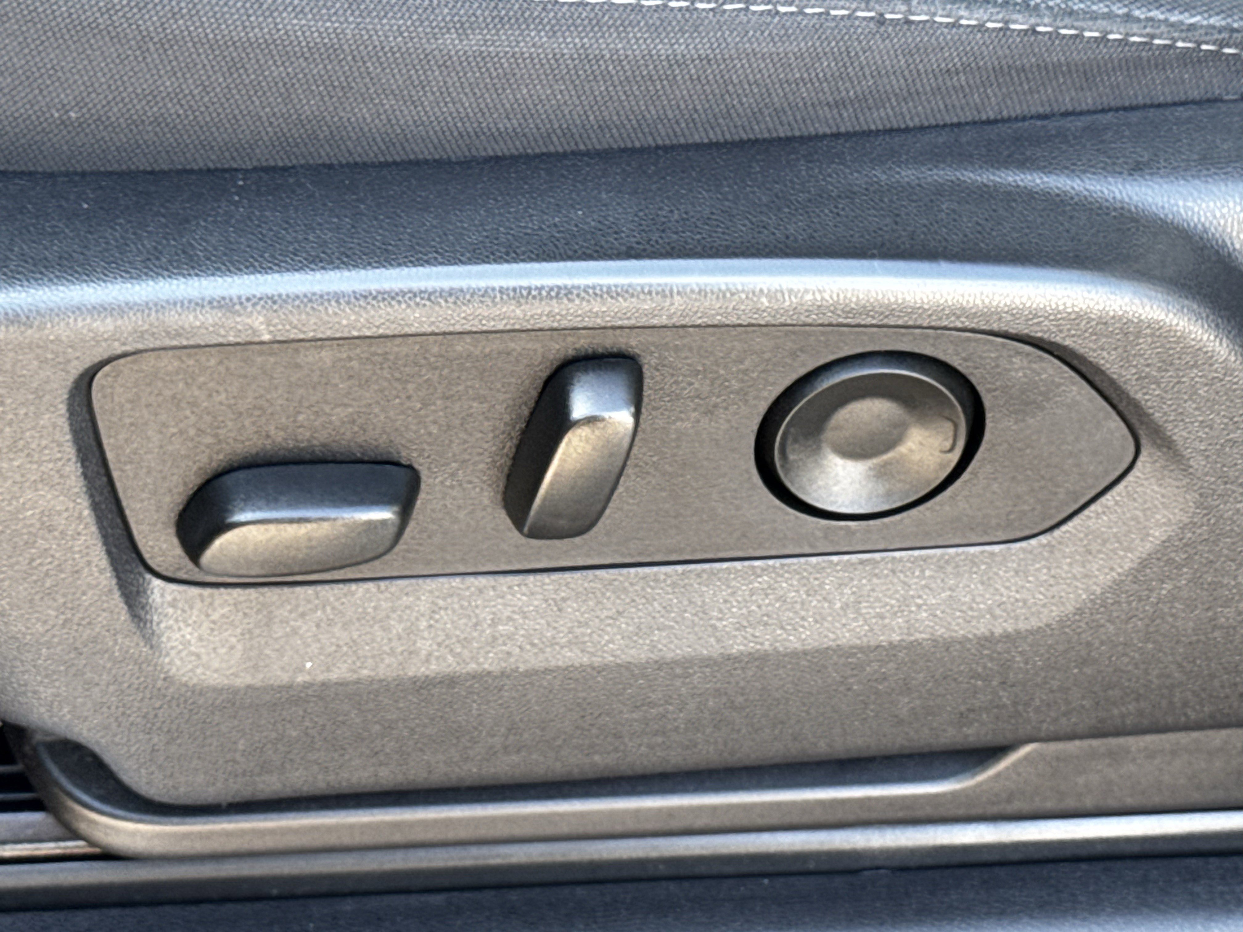 Used 2025 Chevrolet Silverado 2500 LT w/ Convenience Package image 29