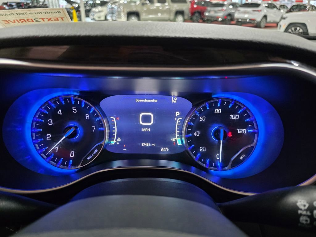Used 2024 Chrysler Pacifica Limited image 32
