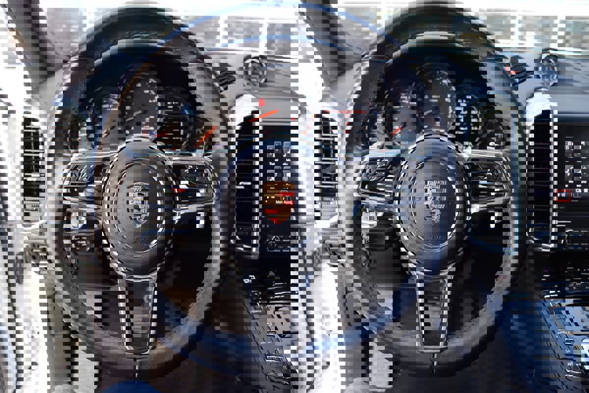 Used 2018 Porsche Cayenne Platinum Edition image 15