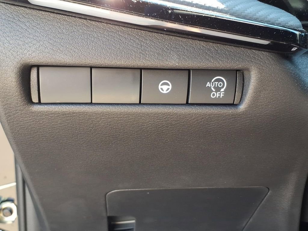 Used 2025 Nissan Kicks SR FWD image 18