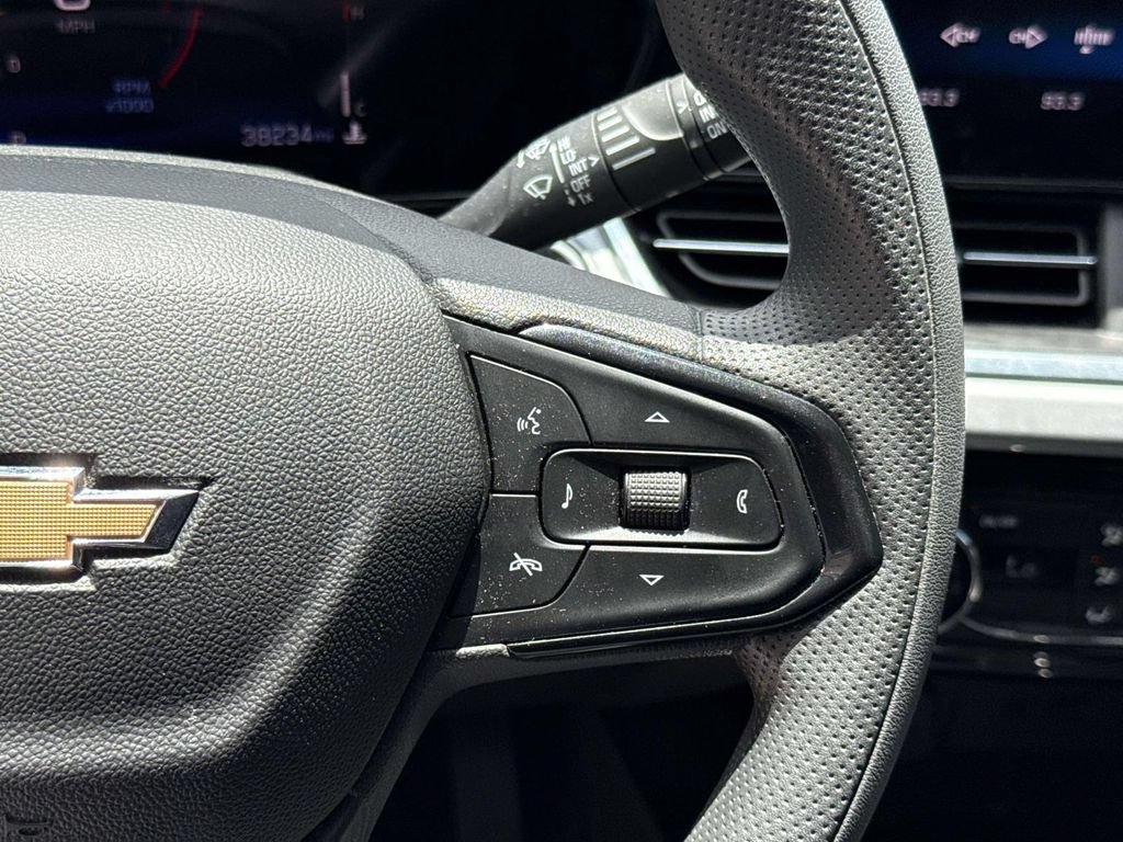 Used 2025 Chevrolet Trax LT FWD image 22