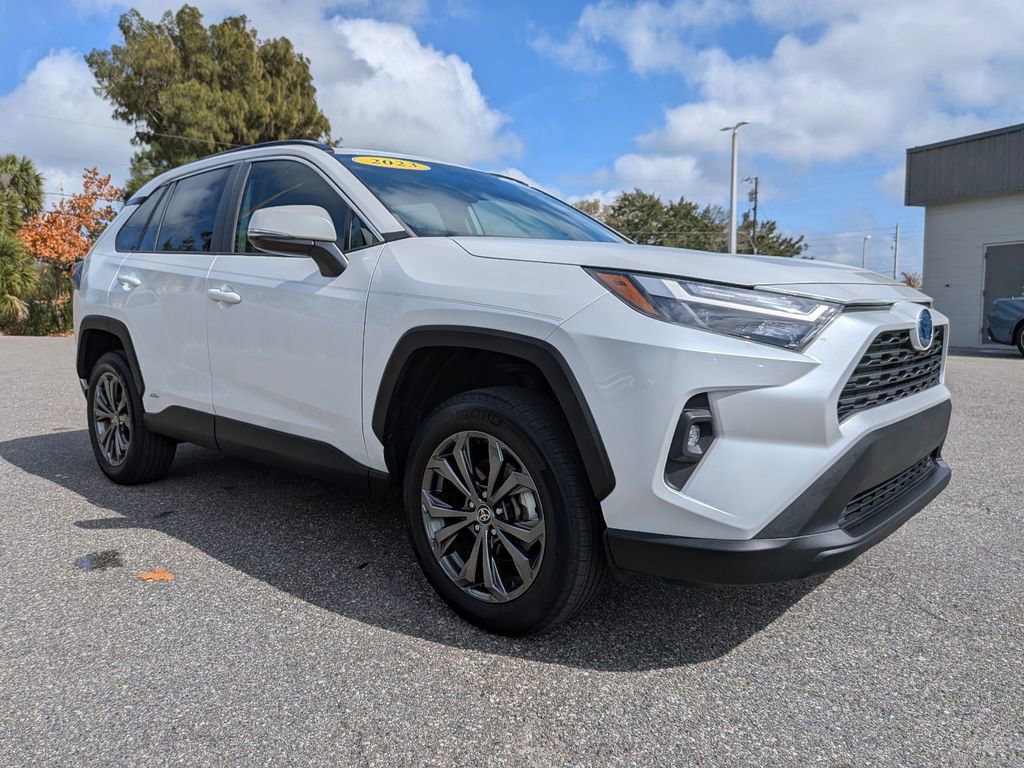 Used 2023 Toyota RAV4 XLE Premium image 4