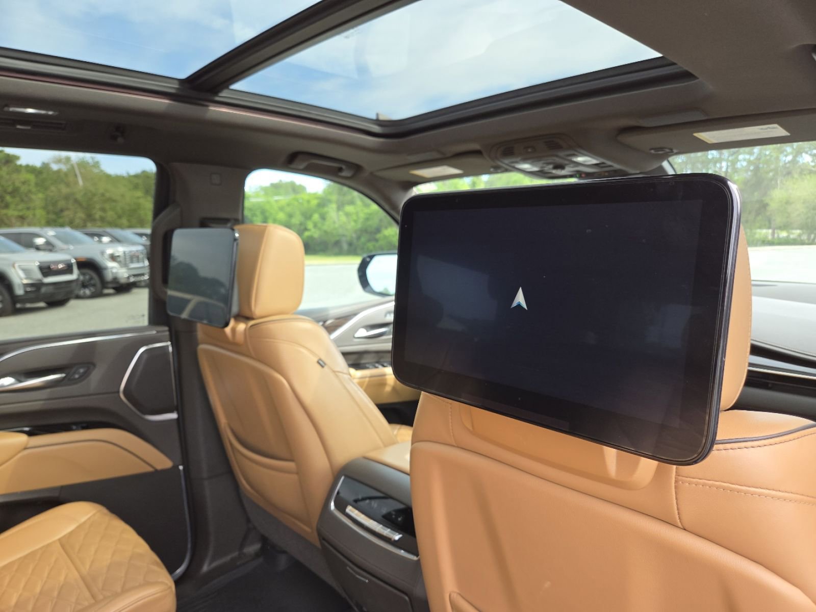 Used 2021 Cadillac Escalade Premium Luxury AWD/4WD image 28