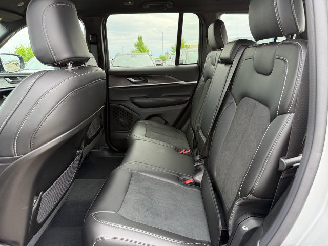 New 2026 Jeep Grand Cherokee Altitude AWD/4WD image 23