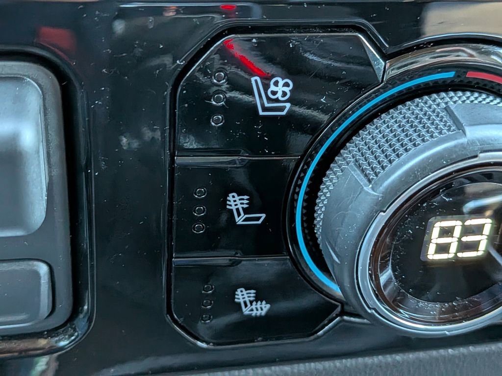 Used 2025 Chevrolet Silverado 1500 LTZ AWD/4WD image 26