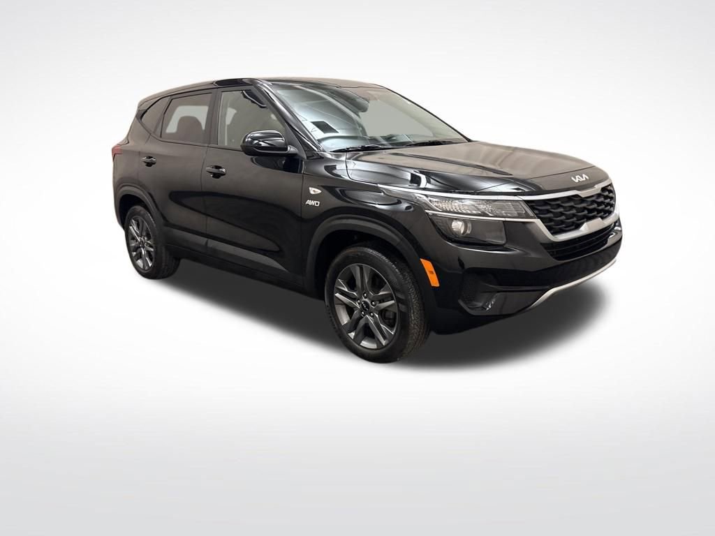 Used 2023 Kia Seltos LX image 3