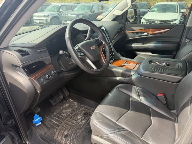 Used 2017 Cadillac Escalade Luxury AWD/4WD image 3