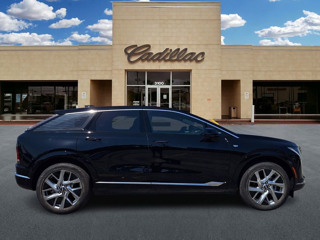 New 2025 Cadillac Optiq Luxury 2 image 2