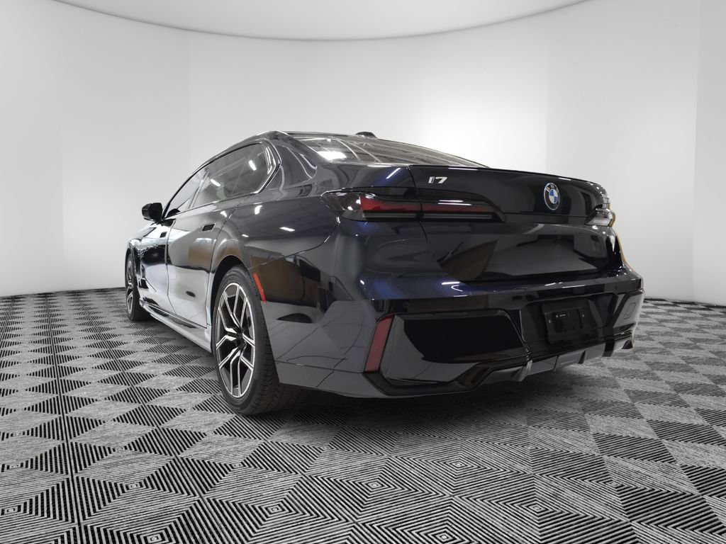 Used 2025 BMW i7 xDrive60 AWD/4WD image 4