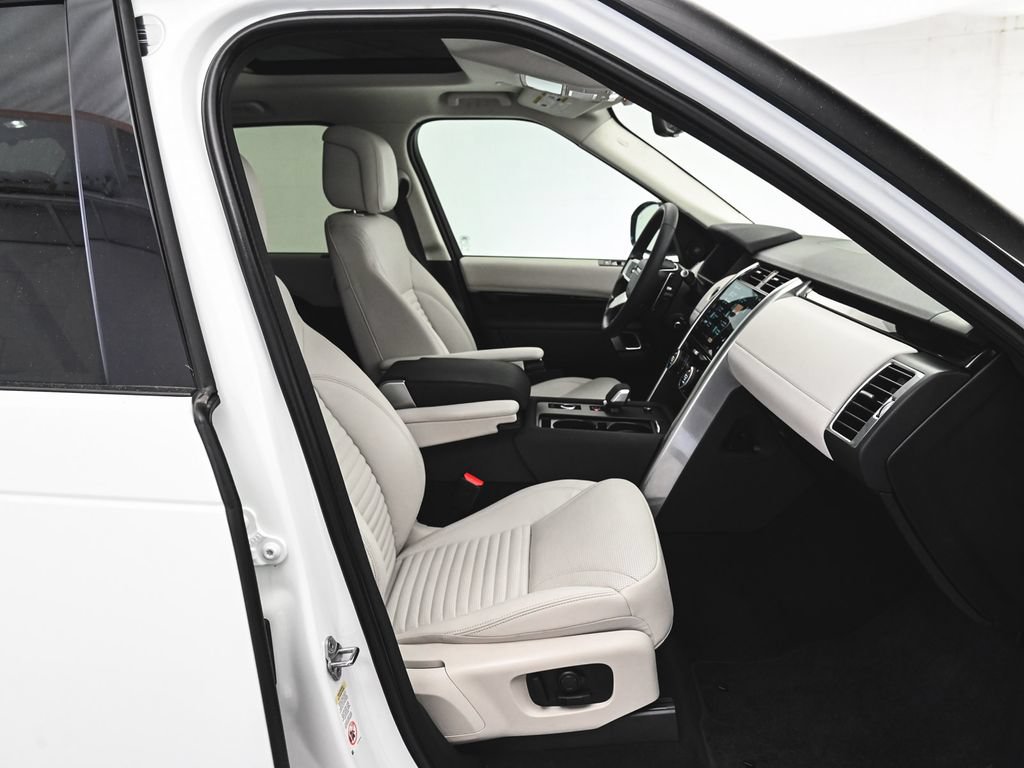 Used 2025 Land Rover Discovery S AWD/4WD image 32