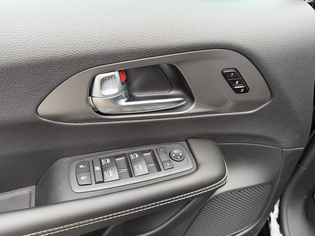 New 2026 Chrysler Pacifica Select w/ S Appearance Package FWD image 18