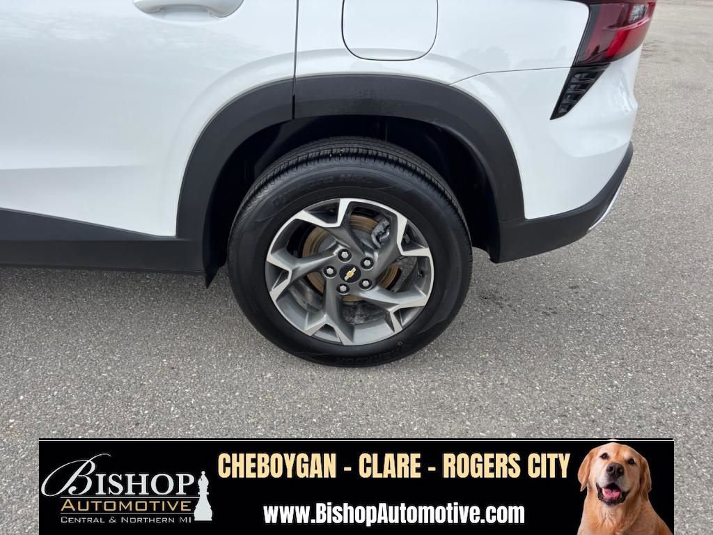 Used 2025 Chevrolet Trax LT w/ LT Convenience Package FWD image 34