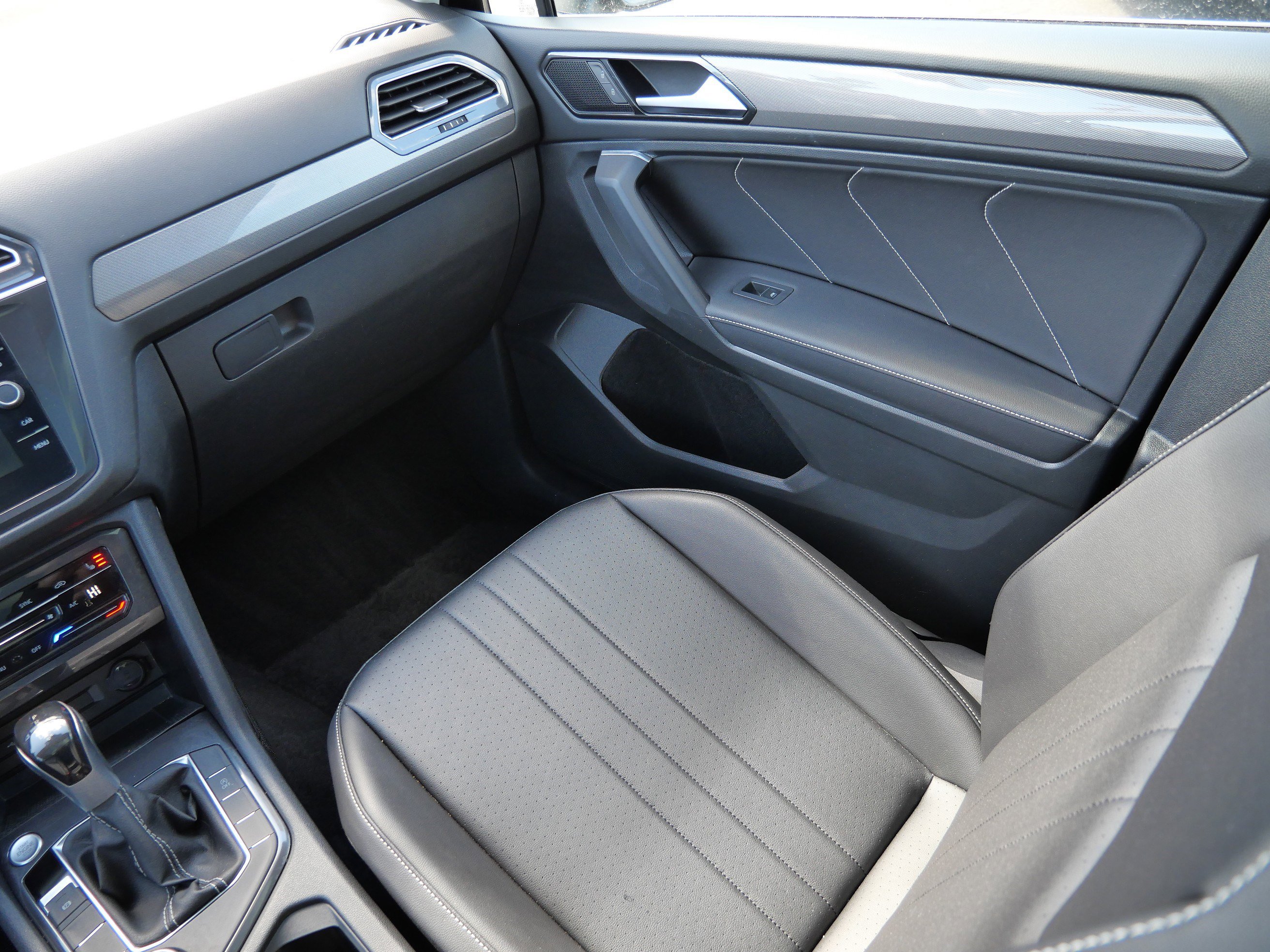 Certified 2022 Volkswagen Tiguan SE image 11