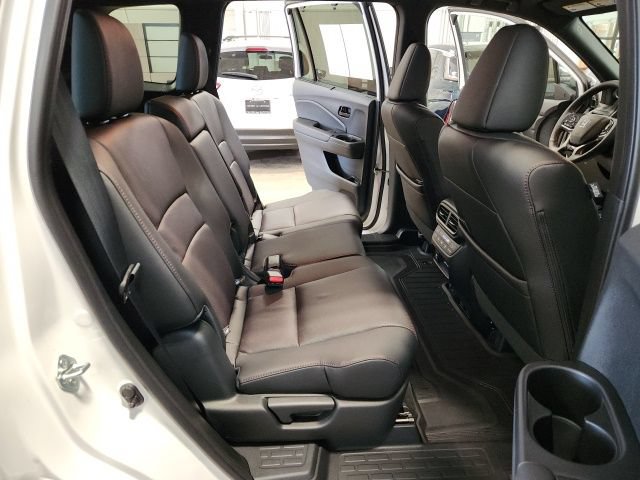 Certified 2025 Honda Passport Black Edition image 30