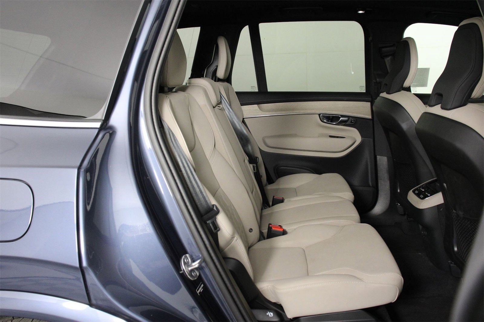 Certified 2025 Volvo XC90 B5 Core image 30