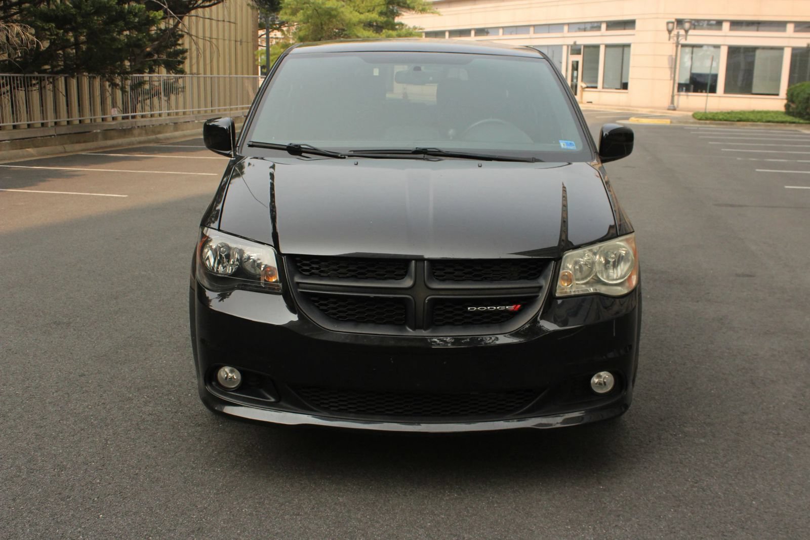 Used 2015 Dodge Grand Caravan SXT w/ Blacktop Package FWD image 3