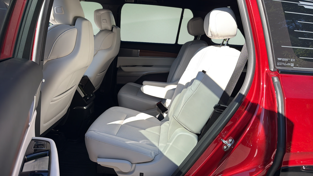 Used 2026 Cadillac Vistiq Sport w/ LPO, Floor Liner Package AWD/4WD image 23